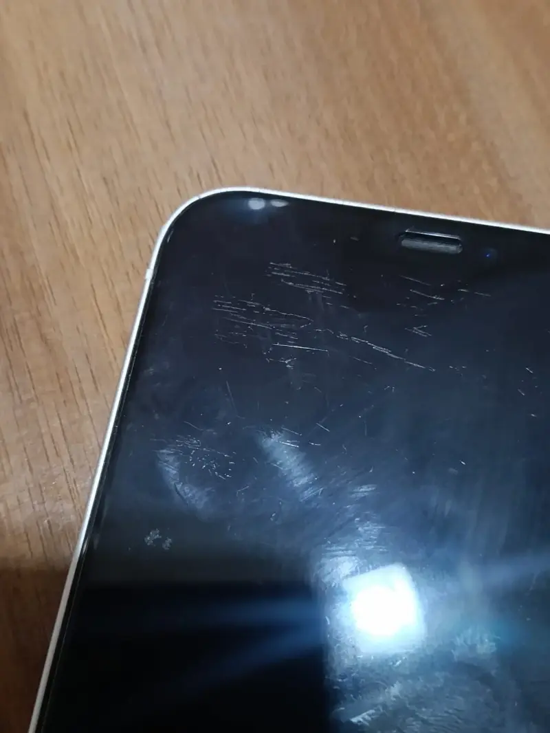 iPhone 12 76% de batería - 4