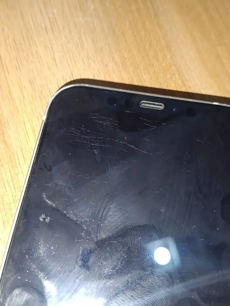 iPhone 12 76% de batería - 5