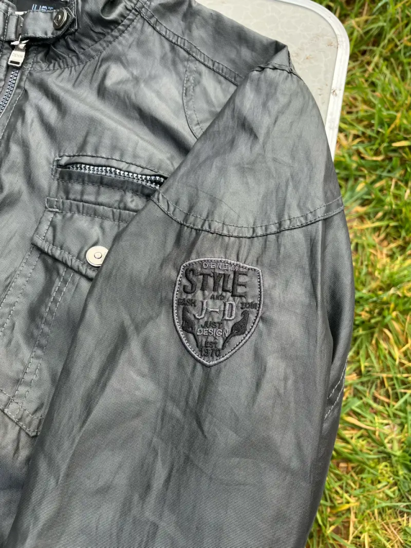 Chaqueta negra estilo motociclista Just Design - 2