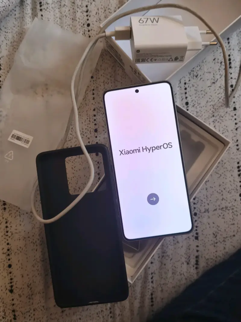 Smartphone Xiaomi con HyperOS y cargador 67W - 1