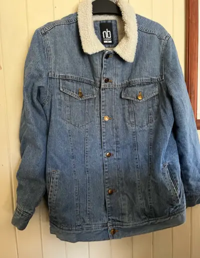 Chaqueta de mezclilla con forro de borrego - miniatura 1