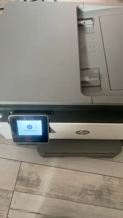 Impresora multifuncional HP con pantalla táctil - miniatura 1