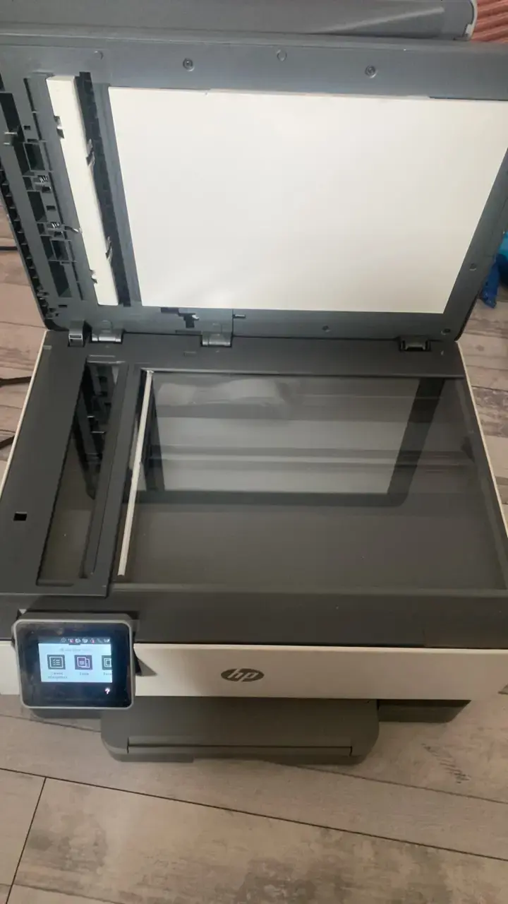 Impresora multifuncional HP con pantalla táctil - 2
