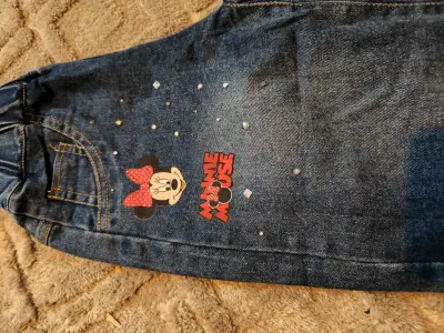Pantalones de mezclilla para niños Minnie Mouse - miniatura 3