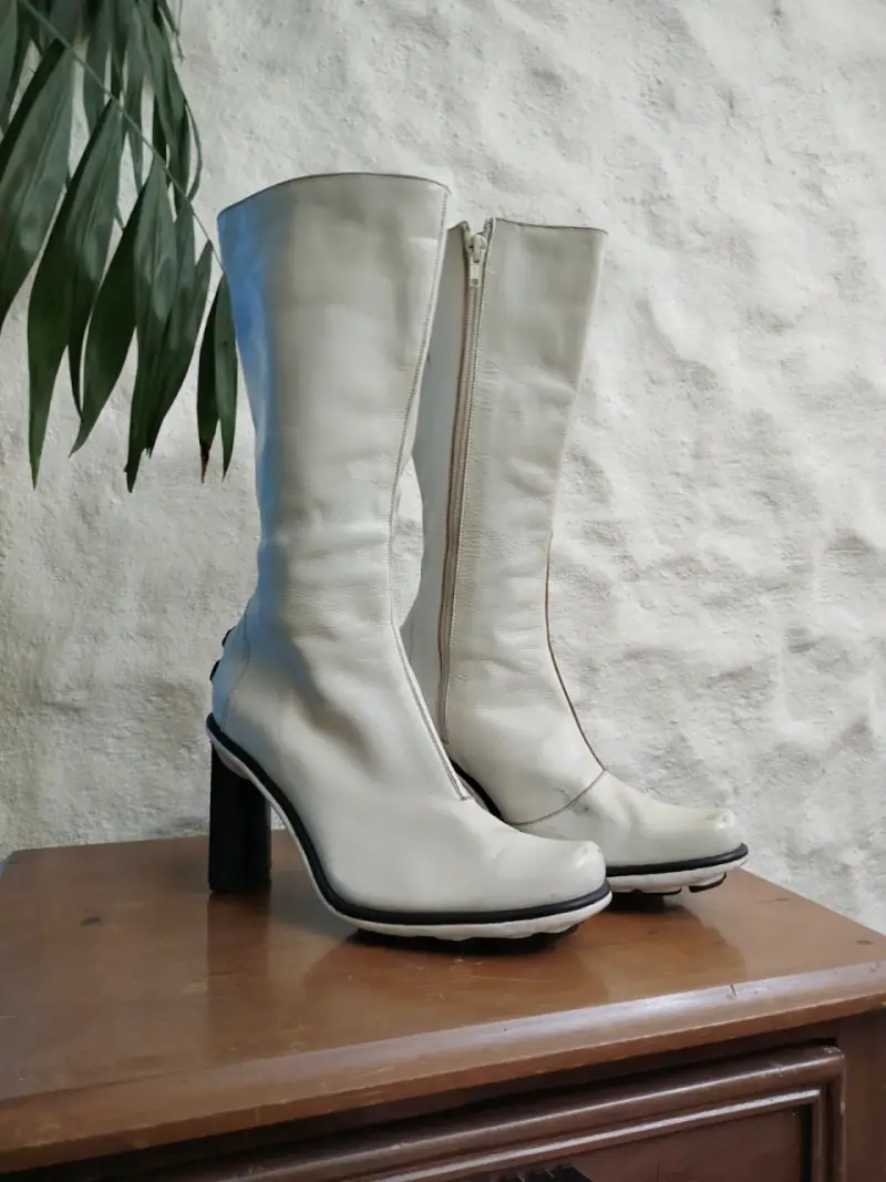 Botas de cuero blancas con tacón alto - 1