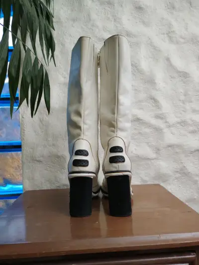 Botas de cuero blancas con tacón alto - miniatura 3