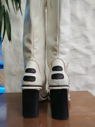 Botas de cuero blancas con tacón alto - miniatura 4