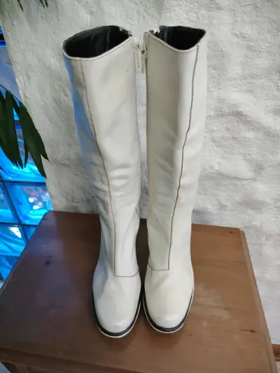 Botas de cuero blancas con tacón alto - miniatura 6