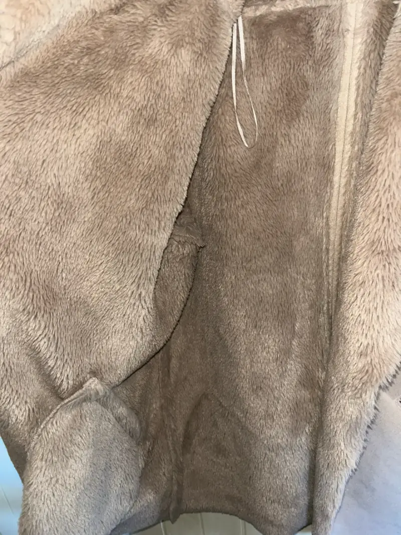 Abrigo de mujer beige con forro de piel sintética - 3
