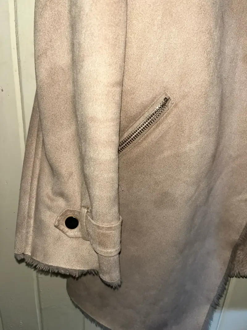 Abrigo de mujer beige con forro de piel sintética - 4