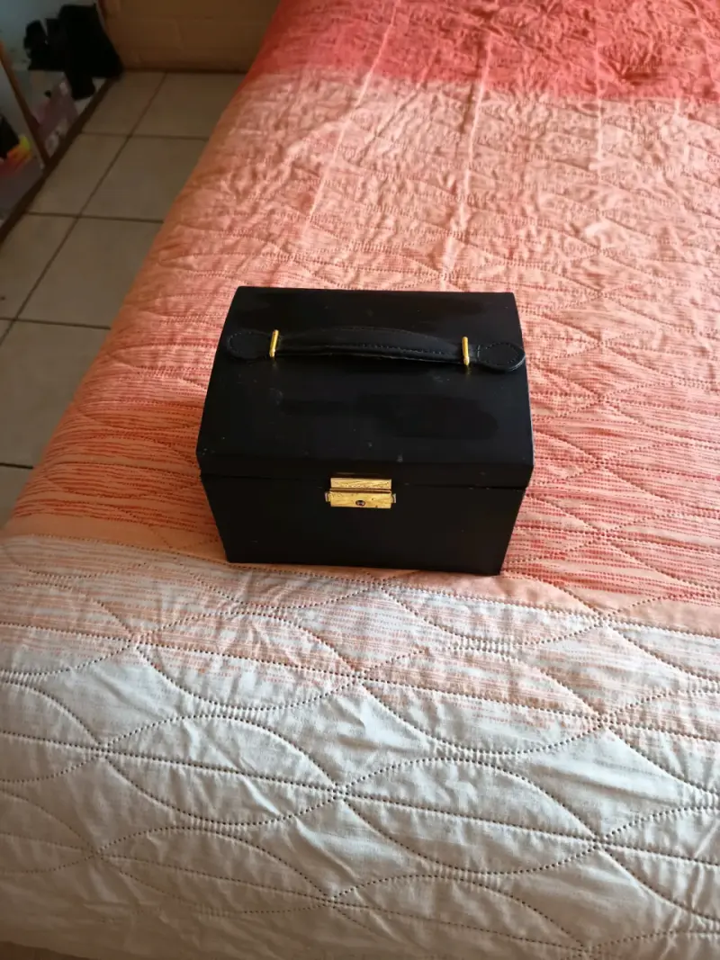 Caja organizadora de joyas negra con espejo - 1