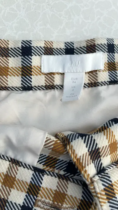 Falda a cuadros H&M con botones - miniatura 2