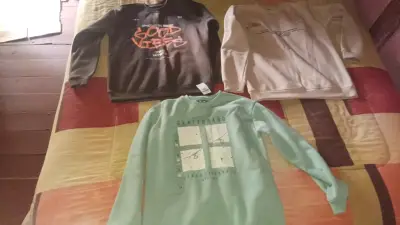 Jeans de mezclilla azul y chalecos nuevos - miniatura 1