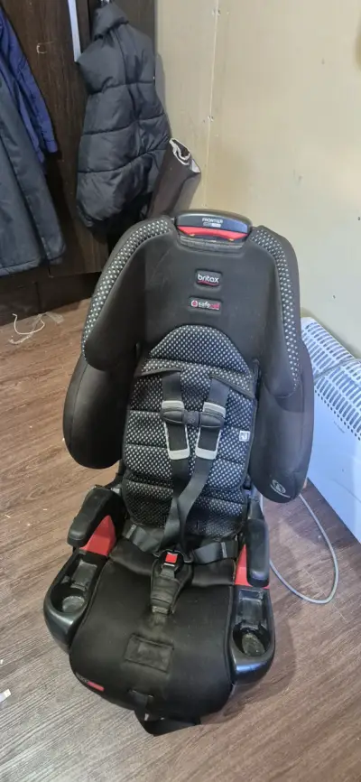 Silla de auto Britax negra con arnés ajustable - miniatura 3