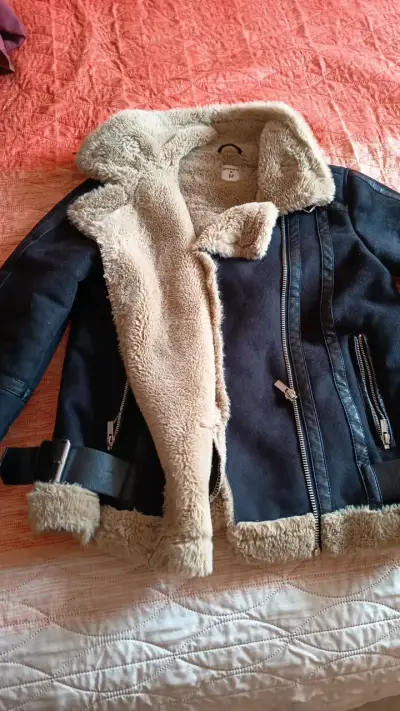 Chaqueta de cuero sintético con forro de lana - miniatura 2