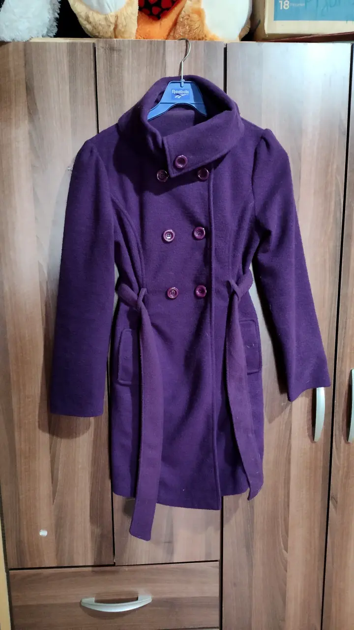 Abrigo morado de lana con cinturón - 1