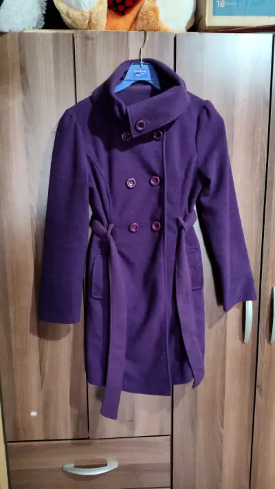 Abrigo morado de lana con cinturón - miniatura 1