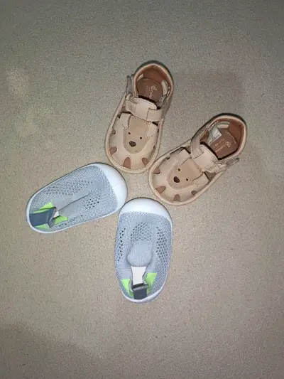 Zapatos y zapatillas para bebé talla 18 - miniatura 1