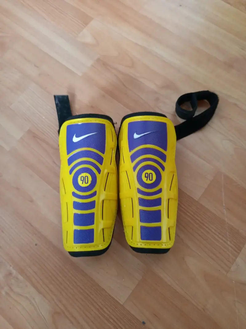 Espinilleras Nike 90 Amarillas y Moradas - 5
