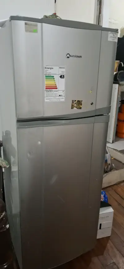 Refrigerador Mademsa de dos puertas en buen estado - miniatura 2