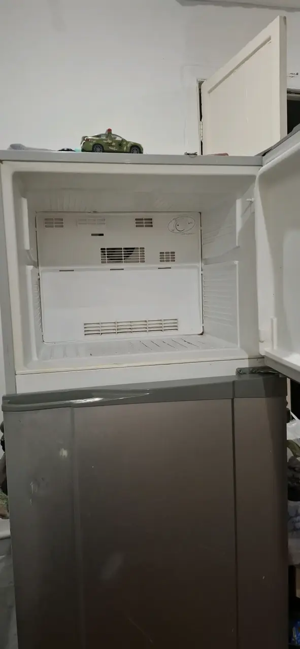 Refrigerador Mademsa de dos puertas en buen estado - 5