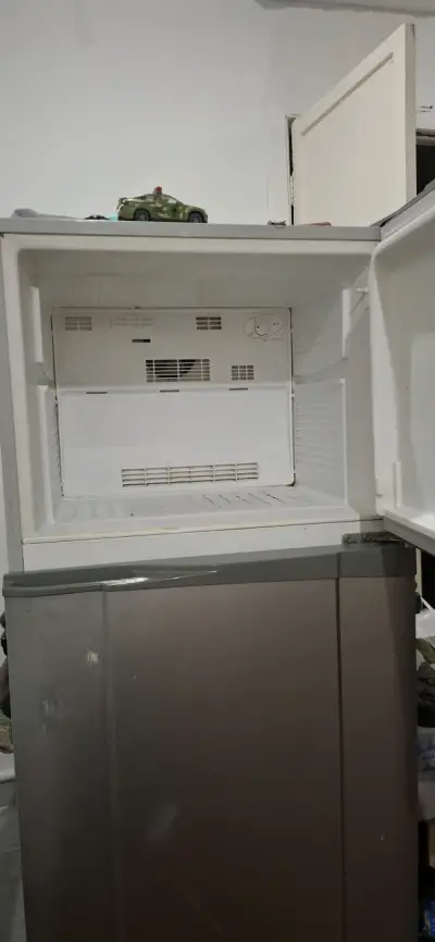Refrigerador Mademsa de dos puertas en buen estado - miniatura 5