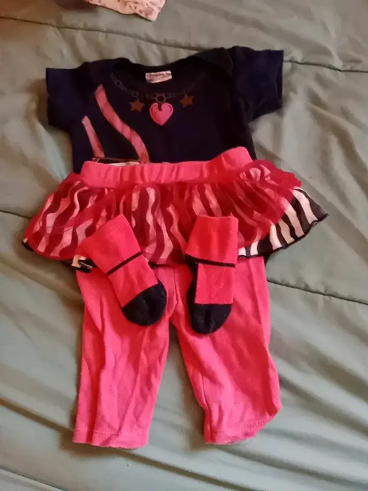 Conjunto de bebé con falda y leggings