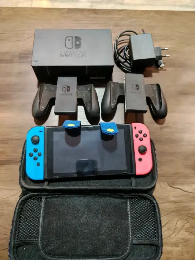 Consola Nintendo Switch con accesorios completos - miniatura 1