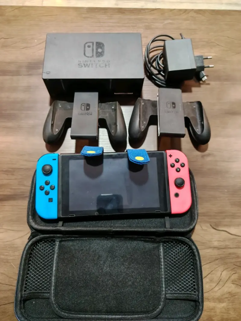 Consola Nintendo Switch con accesorios completos - 2
