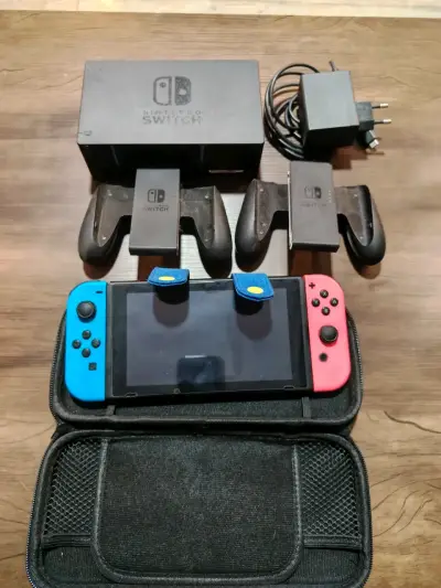 Consola Nintendo Switch con accesorios completos - miniatura 2