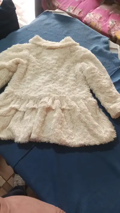 Abrigo de peluche beige para mujer - miniatura 2