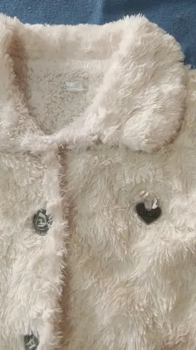 Abrigo de peluche beige para mujer - miniatura 3