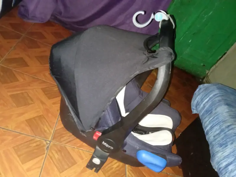 Silla de auto para bebé Bbpro azul con base - 2