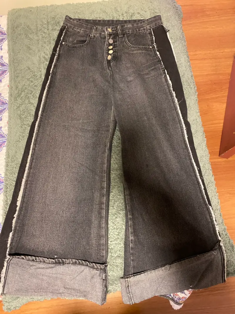 Jeans anchos de mezclilla con botones metálicos - 2