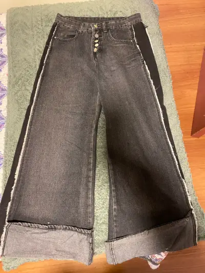 Jeans anchos de mezclilla con botones metálicos - miniatura 2