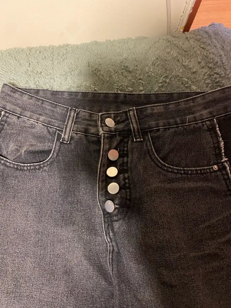 Jeans anchos de mezclilla con botones metálicos - 3