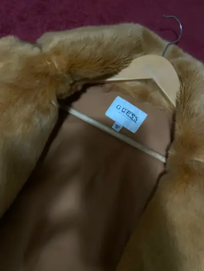 Chaqueta de mujer Guess con forro de piel sintética - miniatura 1