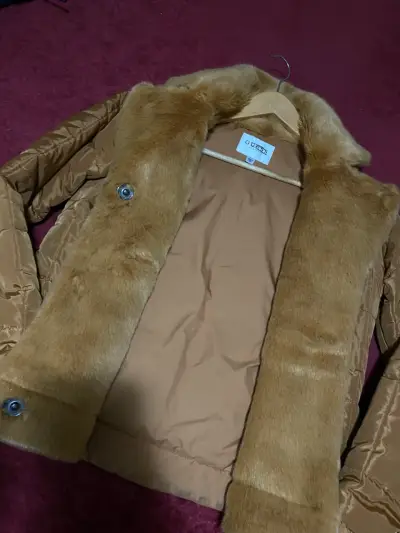 Chaqueta de mujer Guess con forro de piel sintética - miniatura 2