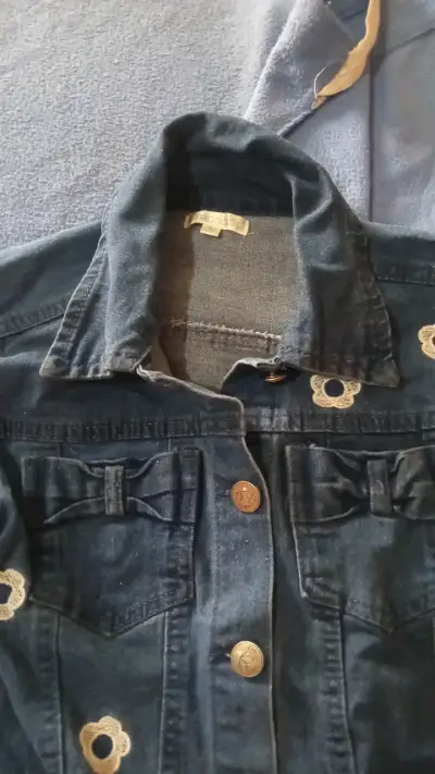 Chaqueta de mezclilla con detalles bordados - miniatura 2