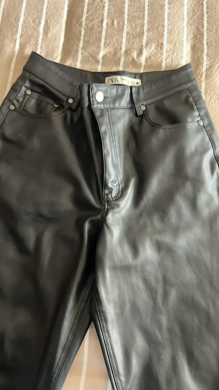 Pantalones de cuero sintético negros Zara - 2