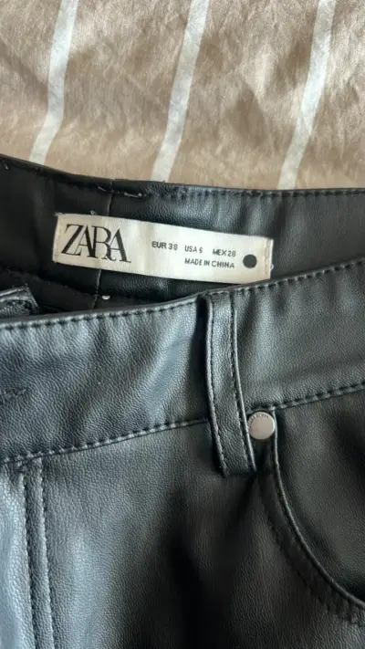 Pantalones de cuero sintético negros Zara - miniatura 3