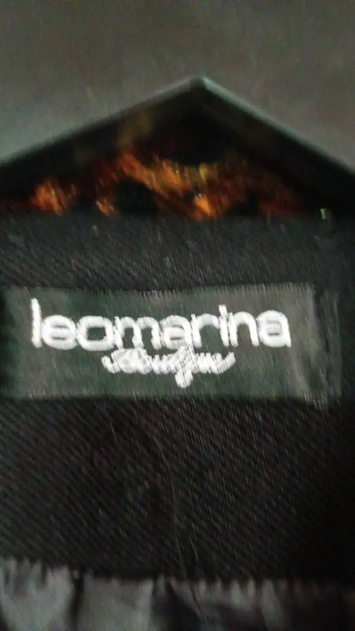 Abrigo negro con detalles de terciopelo Leomarina - 2