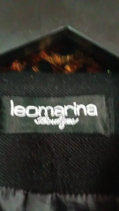 Abrigo negro con detalles de terciopelo Leomarina - miniatura 2