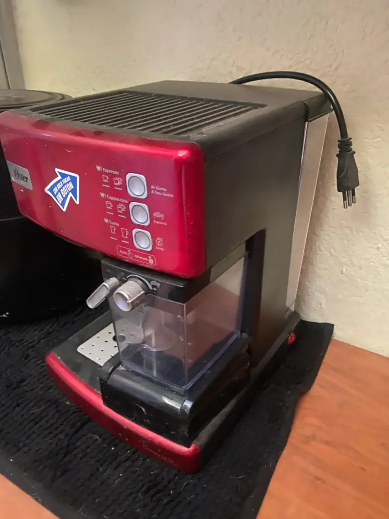 Cafetera Espresso Prima Latte Roja Oster - 4