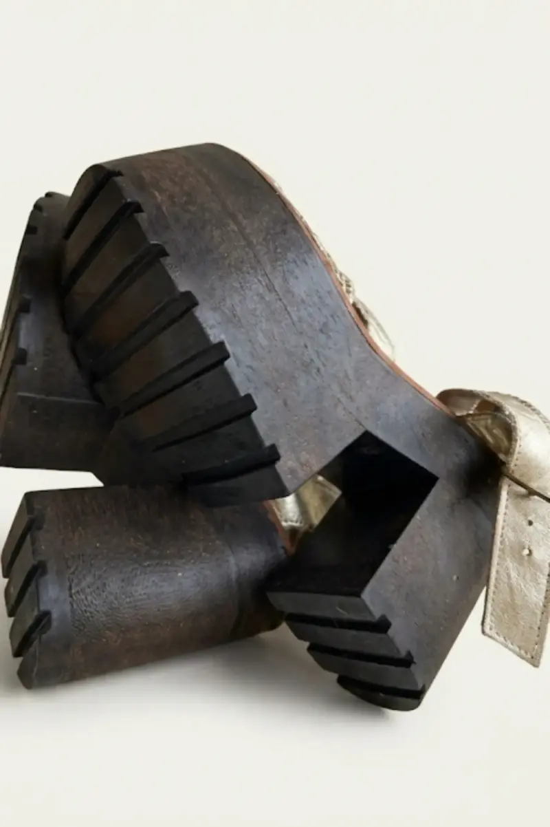 Sandalias de plataforma plateadas con tacón alto - 4
