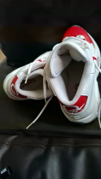 Zapatillas deportivas blancas y rojas Reebok - miniatura 3