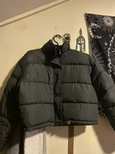 Chaqueta acolchada negra para invierno - miniatura 1