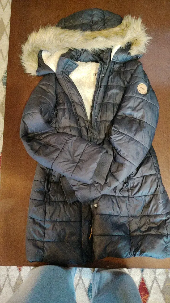 Abrigo de invierno con capucha de piel sintética - 1