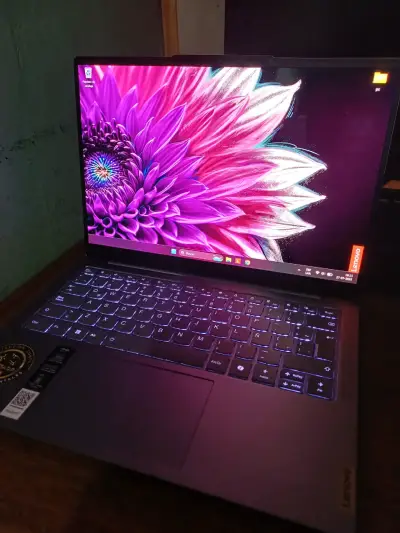 Lenovo Yoga 7 Oled Intel core Ultra 7 16gb ram 1tb - miniatura 1