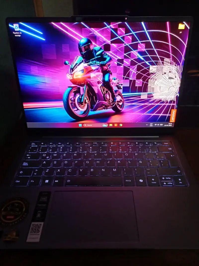 Lenovo Yoga 7 Oled Intel core Ultra 7 16gb ram 1tb - 3
